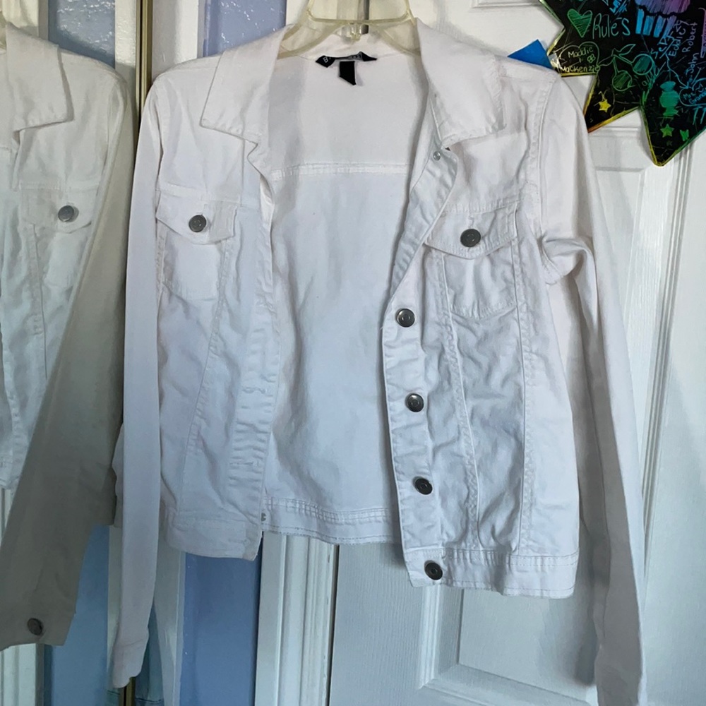 Jean jacket (juniors) hasn’t been worn only once